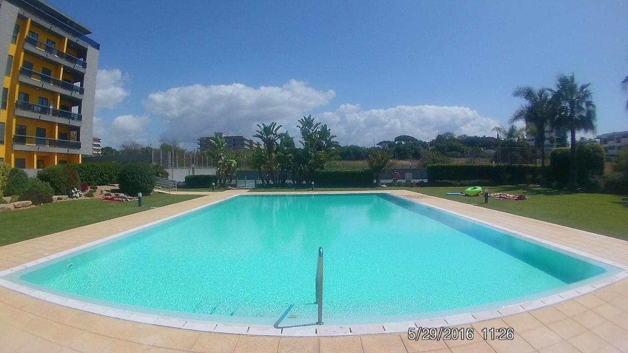 Apartamento Frente Ao Mar Com Piscina De Agua Salgada Quarteira Dış mekan fotoğraf